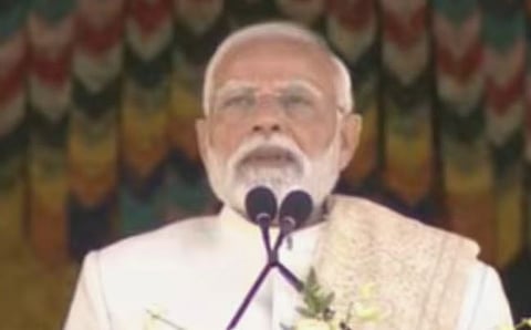 'ഉള്ളുലച്ച് കളഞ്ഞു, ഇന്നലെ രാത്രി മുഴുവൻ സ്ഥിതിഗതികൾ വിലയിരുത്തി, കുറ്റക്കാർക്ക് രക്ഷയില്ല, ഇരകൾക്ക് നീതി ഉറപ്പാക്കും': ഡൽഹി സ്ഫോടനത്തിൽ പ്രധാനമന്ത്രി നരേന്ദ്ര മോദി, മരണ സംഖ്യ 12 ആയി | Delhi blast