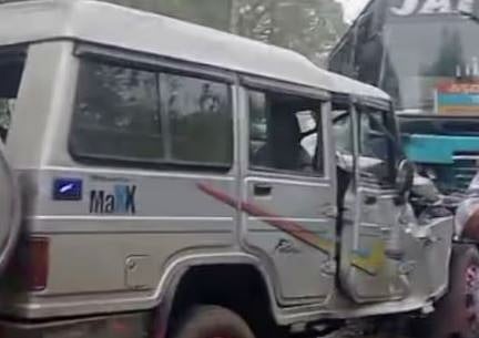 ഇടുക്കി അണക്കരയിൽ ബസും ജീപ്പും കൂട്ടിയിടിച്ചു: 10 പേർക്ക് പരിക്ക്, ജീപ്പ് അമിത വേഗതയിൽ ആയിരുന്നുവെന്ന് വിവരം | Jeep