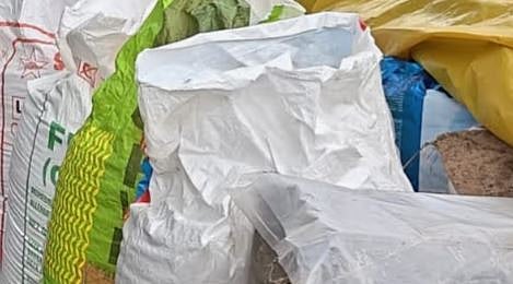 നെല്ല് സംഭരണം നടക്കാതെ ദുരിതത്തിലായി കർഷകർ: പുതുക്കാട് നൂറു കണക്കിന് ടൺ നെല്ല് കെട്ടിക്കിടക്കുന്നു | Farmers