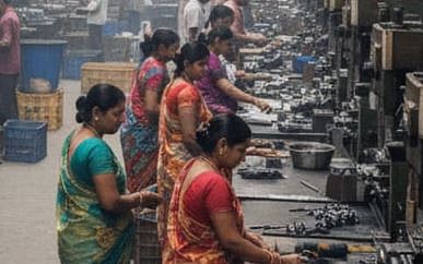 ഇരട്ടി വേതനം, സുരക്ഷ നിർബന്ധം : UPയിൽ വനിതാ ജീവനക്കാരുടെ രാത്രി ഷിഫ്റ്റുകളിൽ സുപ്രധാന ഉത്തരവുമായി യോഗി സർക്കാർ | UP 