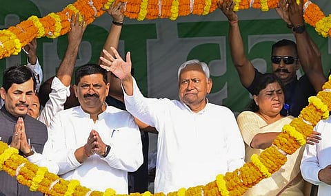 ബീഹാർ നേടി NDA: ലീഡ് 200 കടന്നതോടെ 'വിജയ് ഉത്സവ്' ആസൂത്രണം ചെയ്ത് BJP; രഘോപൂരിൽ തേജസ്വി ബഹുദൂരം പിന്നിൽ, അനന്ത് സിംഗ് മൊകാമയിൽ വിജയിച്ചു, വോട്ടർ അധികാർ യാത്രയ്ക്ക് സ്വാധീനം ഉണ്ടായില്ല, പ്രധാനമന്ത്രി ഇന്ന് പ്രവർത്തകരെ കാണും | NDA