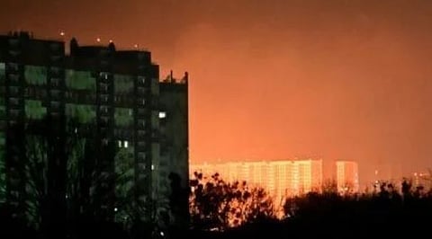 യുക്രൈനിൽ ആക്രമണം കടുപ്പിച്ച് റഷ്യ: കീവിലെ മിക്കവാറും എല്ലാ ജില്ലകളിലും വ്യോമാക്രമണം, 4 മരണം, നിരവധി പേർക്ക് പരിക്ക് | Airstrikes