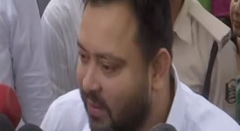 '2020 ആവർത്തിക്കരുത്, വോട്ടെണ്ണലിൽ നിഷ്പക്ഷത ഉറപ്പാക്കണം': തിരഞ്ഞെടുപ്പ് ഉദ്യോഗസ്ഥർക്ക് മുന്നറിയിപ്പുമായി തേജസ്വി യാദവ് | Election