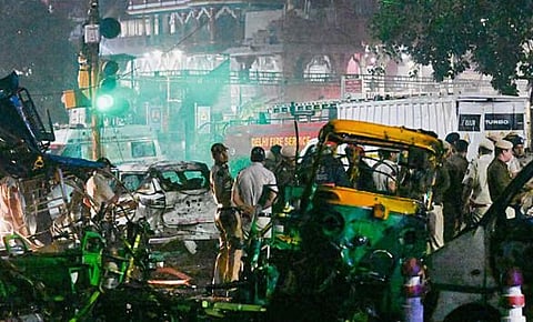 ഡൽഹി സ്ഫോടനം: ഭീകരർ പാകിസ്ഥാൻ സന്ദർശിച്ചു, സഹായം നൽകിയത് ആദിൽ റാത്തറുടെ സഹോദരൻ മുസാഫർ റാത്തർ, ആക്രമണം ആസൂത്രണം ചെയ്യാൻ ആരംഭിച്ചത് 2022ൽ | Delhi blast