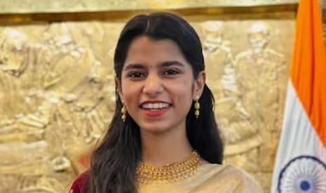 ബിഹാറിൽ NDA കുതിക്കുന്നു : ഗായിക മൈഥിലി താക്കൂർ മുന്നിട്ട് നിൽക്കുന്നു | NDA