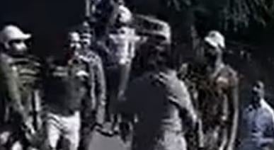 സർക്കാർ ഉദ്യോഗസ്ഥനെ മർദിച്ച സംഭവം: ജമ്മു കശ്മീരിൽ DSPക്ക് സസ്പെൻഷൻ; വിവാദമായി വീഡിയോ ദൃശ്യങ്ങൾ | DSP