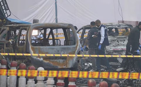 ഡൽഹി സ്ഫോടനം : പത്താൻകോട്ടിൽ നിന്ന് ഒരു ഡോക്ടർ കൂടി അറസ്റ്റിൽ; വിവിധയിടങ്ങളിൽ പരിശോധന, 4 ഡോക്ടർമാരുടെ രജിസ്‌ട്രേഷൻ റദ്ദാക്കി, ഡോ. നിസാർ ഉൾ ഹസ്സൻ സംശയ നിഴലിൽ | Delhi blast