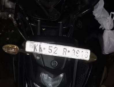 മലപ്പുറത്ത് ലോറിയും ബൈക്കും ഇടിച്ച് അപകടം : 17കാരി മരിച്ചു; ബന്ധുവിന് ഗുരുതര പരിക്ക് | Lorry