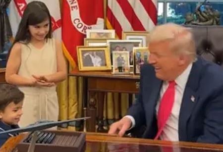 'എൻ്റെ പേര് ഡൊണാൾഡ്': കുട്ടികളോട് ഊഷ്മളമായി ഇടപഴകി അമേരിക്കൻ പ്രസിഡൻ്റ് | US