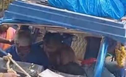 മുണ്ടക്കയത്ത് ശബരിമല തീർത്ഥാടകരുടെ വാഹനം മതിലിൽ ഇടിച്ച് കയറി: പരിക്കേറ്റവരെയും കൊണ്ട് പോയ വാഹനവും അപകടത്തിൽ പെട്ടു | Sabarimala