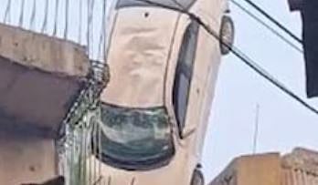 മദ്യ ലഹരിയിൽ കാറോടിച്ച് അപകടം: കണ്ണൂർ ചാലയിൽ ദേശീയപാത നിർമാണത്തിനിടെ കാർ വിടവിലേക്ക് വീണു; ഡ്രൈവർ കസ്റ്റഡിയിൽ | Drunk