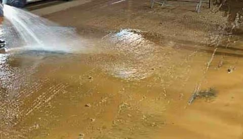 മലയോര ഹൈവേയിൽ ടിപ്പറിൽ നിന്ന് മണ്ണ് വീണ് റോഡിൽ ചളി: തെന്നി വീണ് പത്തിലേറെ ബൈക്ക് യാത്രക്കാർക്ക് പരിക്ക് | Mud