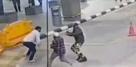 വൻ സുരക്ഷാ വീഴ്ച: ബെംഗളൂരു വിമാനത്താവളത്തിൽ ടാക്സി ഡ്രൈവർമാർ തമ്മിലുള്ള തർക്കത്തിനിടെ വടിവാളുമായി VVIP മേഖലയിലേക്ക് ഓടിക്കയറി | Airport