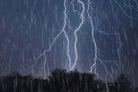 ന്യൂനമർദ്ദം ശക്തമായി: തലസ്ഥാനത്തടക്കം മഴ തുടരുന്നു: അടുത്ത 3 മണിക്കൂർ നേരത്തേക്ക് 3 ജില്ലകളിൽ ഓറഞ്ച് അലർട്ട് | Rain