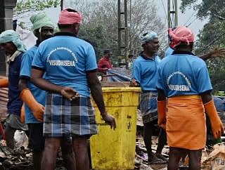 ശബരിമലയുടെ വിശുദ്ധി കാക്കാൻ 24 മണിക്കൂറും സേവന സന്നദ്ധരായി 'വിശുദ്ധി സേന' | Sabarimala 