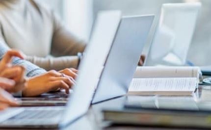 US സർവകലാശാലകളിലേക്ക് ഇന്ത്യൻ വിദ്യാർത്ഥികളുടെ കുത്തൊഴുക്ക്: വിസാ നിയമങ്ങൾ കടുക്കുമ്പോഴും വളർച്ച 10% | US