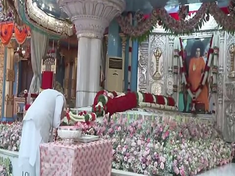 modi sathyasai baba