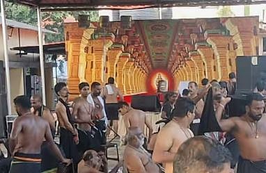 ശബരിമലയിലെ ഭക്തജന തിരക്ക് : ദർശനം ലഭിക്കാതെ മലയാളികൾ ഉൾപ്പെടെയുള്ളവർ മാലയൂരി മടങ്ങി | Sabarimala