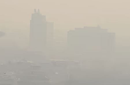 ഡൽഹിക്ക് ശ്വാസം മുട്ടുന്നു..: ഗുരുതര വായു മലിനീകരണം; AQI 392, നിയന്ത്രണങ്ങൾ തുടരും | Air pollution