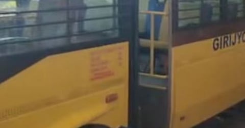 ശരീരത്തിലൂടെ സ്കൂൾ ബസ് കയറി: ഇടുക്കിയിൽ പ്ലേ സ്കൂൾ വിദ്യാർത്ഥിക്ക് ദാരുണാന്ത്യം; മറ്റൊരു കുട്ടിക്ക് പരിക്ക് | School bus