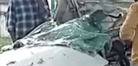 തൂത്തുക്കുടിയിൽ ഡോക്ടർമാർ സഞ്ചരിച്ച കാർ മരത്തിലിടിച്ചു : 3 പേർക്ക് ദാരുണാന്ത്യം; 2 പേരുടെ നില ഗുരുതരം | Car