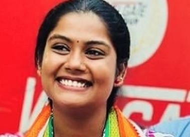 '10 ദിവസമാണ് നഷ്ടമായത്, ജനങ്ങളോട് വിവാദങ്ങളെ കുറിച്ചല്ല പറയാനുള്ളത്': നാമനിർദ്ദേശ പത്രിക സമർപ്പിച്ച് വൈഷ്ണ സുരേഷ് | Vaishna Suresh