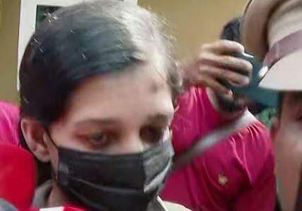 'ചാർജർ കേബിൾ ഉപയോഗിച്ച് അടിച്ചു, വധഭീഷണി ഉണ്ടായിരുന്നു, ജീവൻ രക്ഷിക്കാനാണ് ഇറങ്ങിപ്പോന്നത്': യുവമോർച്ചാ നേതാവിനെതിരെ യുവതി | Yuva Morcha