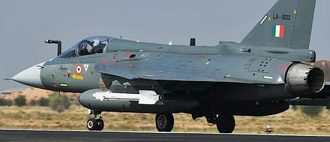 'പുറത്തേക്ക് വന്നത് ഘനീഭവിച്ച ജലം': ദുബായ് എയർഷോയിൽ പങ്കെടുക്കുന്ന ഇന്ത്യയുടെ 'തേജസി'ൽ എണ്ണച്ചോർച്ചയെന്ന പ്രചാരണം തള്ളി കേന്ദ്ര സർക്കാർ | Tejas