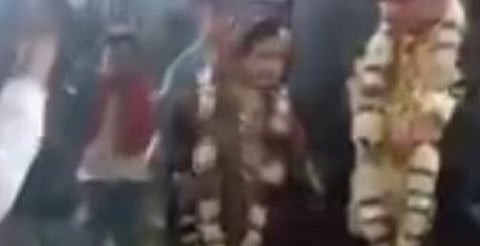 കല്യാണം കഴിഞ്ഞ് മണിക്കൂറുകൾക്കകം വധുവിനെ കാണാതായി: വരന് തനിച്ചു മടങ്ങേണ്ടി വന്നു, യുവതിയുടെ കുടുംബത്തിനെതിരെ പരാതി| Bride