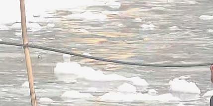 ഡൽഹിയിൽ വായു മലിനീകരണം രൂക്ഷം: യമുനയിൽ വീണ്ടും വിഷപ്പത, ബോട്ടുകൾ ഉപയോഗിച്ച് നീക്കം ചെയ്യാൻ ശ്രമം | Air pollution