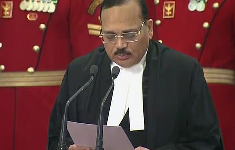 ഇന്ത്യയുടെ 53-ാം ചീഫ് ജസ്റ്റിസ് ആയി ജസ്റ്റിസ് സൂര്യകാന്ത് ചുമതലയേറ്റു: സത്യവാചകം ചൊല്ലിക്കൊടുത്ത് രാഷ്ട്രപതി | Justice Surya Kant