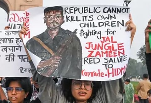 ഇന്ത്യാ ഗേറ്റിലെ വായു മലിനീകരണ പ്രതിഷേധം വിവാദത്തിൽ: മാവോവാദി ബന്ധം ആരോപിച്ച് BJP, 15 വിദ്യാർഥികൾ അറസ്റ്റിൽ | Maoist