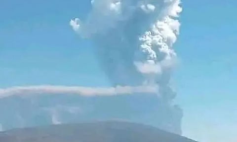 എത്യോപ്യയിലെ അഗ്നിപർവതം പൊട്ടിത്തെറിച്ചു: ചാരവും പുകയും ഇന്ത്യയിലേക്ക്; ഡൽഹിയിൽ വായു ഗുണനിലവാരം മോശമായേക്കും, കൊച്ചിയിൽ നിന്നടക്കമുള്ള വിമാന സർവീസുകൾ മുടങ്ങി, കനത്ത ജാഗ്രതയിൽ വിമാന കമ്പനികൾ | Volcano