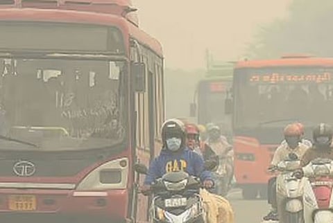 ശ്വാസംമുട്ടി ഡൽഹി: വായു മലിനീകരണം രൂക്ഷം, നിയന്ത്രണങ്ങൾ ശക്തമാക്കി, ഓഫീസുകളിൽ 50% വർക്ക് ഫ്രം ഹോം | Air pollution