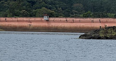 മുല്ലപ്പെരിയാർ ഡാമിൽ ജലനിരപ്പ് 140 അടി കടന്നു: തമിഴ്നാട് ആദ്യ മുന്നറിയിപ്പ് നൽകി | Mullaperiyar dam
