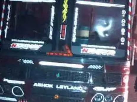 താമരശ്ശേരി ചുരത്തിൽ ഗതാഗത കുരുക്ക്: ഒൻപതാം വളവിൽ ലോറി കുടുങ്ങി | Traffic jam