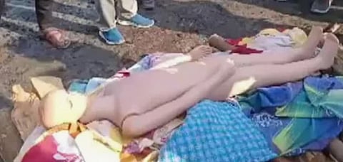 ഇൻഷുറൻസ് തട്ടിപ്പ്: ചിതയിൽ വെച്ചത് മനുഷ്യനെയല്ല, പ്ലാസ്റ്റിക് ഡമ്മിയെ ! ഉത്തർപ്രദേശിൽ ശവസംസ്കാര ചടങ്ങിനിടെ നാടകീയ രംഗങ്ങൾ | Insurance