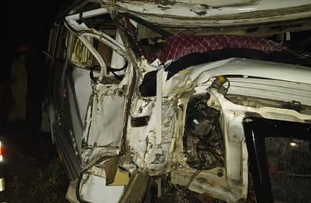 ഇടുക്കിയിൽ വിദ്യാർഥികൾ സഞ്ചരിച്ച ടൂറിസ്റ്റ് ട്രാവലർ മരത്തിൽ ഇടിച്ച് അപകടം: 14 പേർക്ക് പരിക്ക്, ഒരാളുടെ നില ഗുരുതരം | Tourist