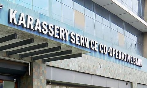 കോഴിക്കോട് കാരശ്ശേരി ബാങ്ക് ഭരണസമിതി മരവിപ്പിച്ചു: ഭരണം പിടിച്ചെടുക്കാൻ വഴിവിട്ട നീക്കങ്ങളെന്ന് പരാതി | Bank