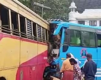 ചേലക്കരയിൽ KSRTC ബസും സ്വകാര്യ ബസും കൂട്ടിയിടിച്ച് നിരവധി പേർക്ക് പരിക്ക്: ഡ്രൈവറുടെ നില ഗുരുതരം | KSRTC