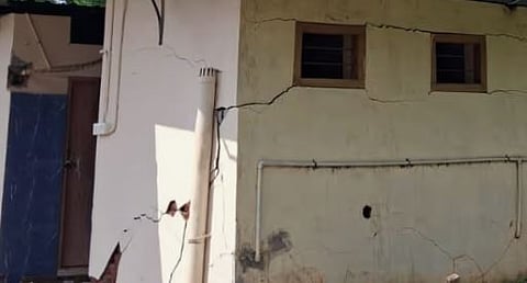 ആറ്റുകാൽ ക്ഷേത്ര പരിസരത്ത് പൊട്ടിത്തെറി: ശുചിമുറി ബ്ലോക്കിലെ അറ്റകുറ്റപ്പണിക്ക് എത്തിയ 2 പേർക്ക് പരിക്കേറ്റു | Explosion