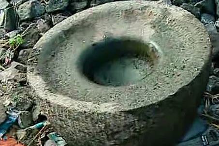 കൊച്ചിയിൽ റെയിൽവെ ട്രാക്കിൽ ആട്ടുകല്ല്: ട്രെയിൻ അട്ടിമറി ശ്രമം? | Train