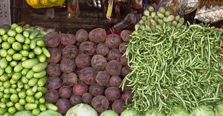 സംസ്ഥാനത്ത് പച്ചക്കറി വില കുതിക്കുന്നു: മുരിങ്ങക്കായക്ക് 250 രൂപ, കാരണം തമിഴ്നാട്ടിലെ കനത്ത മഴ | Vegetable prices