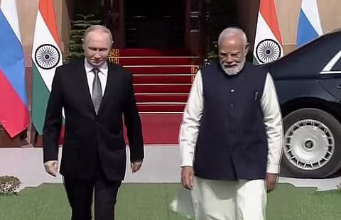 'ഇന്ത്യ-റഷ്യ ബന്ധം ഇരട്ട താരകം പോലെ, ഭീകരവാദത്തെ ഒരുമിച്ച് നേരിടും': മോദിയും പുടിനും 8 കരാറുകളിൽ ഒപ്പിട്ടു, നിർണായകം | Putin