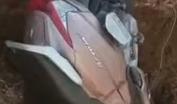 ബൈക്ക് ഓടയ്ക്കായി എടുത്ത കുഴിയിലേക്ക് വീണു: യുവാവിന് ദാരുണാന്ത്യം; സുരക്ഷാ വീഴ്ചയിൽ പ്രതിഷേധം | Bike