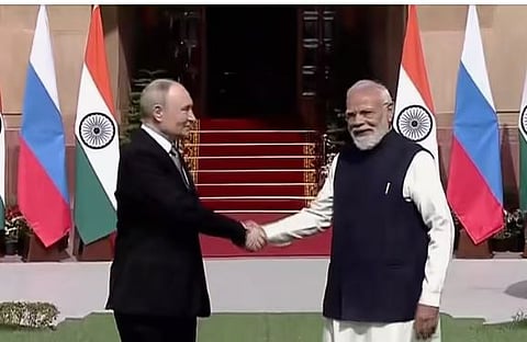 'ഇന്ത്യ സമാധാനത്തിൻ്റെ പക്ഷത്ത്': പുടിനോട് പ്രധാനമന്ത്രി, ശ്രമങ്ങൾ തുടരുന്നുവെന്ന് റഷ്യൻ പ്രസിഡൻ്റ്, റഷ്യയുമായി സൈനിക സഹകരണം കൂട്ടാൻ ധാരണ, കരാറുകളിൽ ഒപ്പിടും | PM Modi