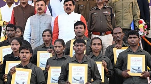 മധ്യപ്രദേശിൽ കീഴടങ്ങിയത് 10 മാവോയിസ്റ്റുകൾ! : കൂട്ടത്തിൽ 4 സ്ത്രീകൾ | Maoists