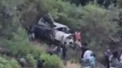 കാർ 800 അടി താഴ്ചയിലേക്ക് മറിഞ്ഞു : നാസിക്കിൽ ഒരു കുടുംബത്തിലെ 6 പേർക്ക് ദാരുണാന്ത്യം | Car