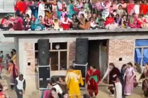 വിവാഹ ആഘോഷത്തിനിടെ ദുരന്തം: ഹിമാചലിൽ വീടിൻ്റെ മേൽക്കൂര തകർന്ന് വീണ് 40 പേർക്ക് പരിക്ക് | Wedding