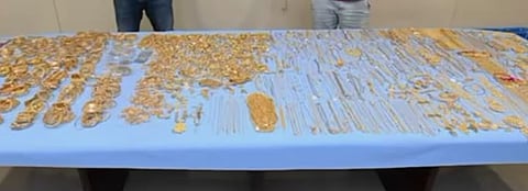 കവർന്നത് 23 കോടിയുടെ സ്വർണം!: മസ്‌കറ്റിൽ ജ്വല്ലറി കവർച്ച നടത്തിയ യൂറോപ്യൻ പൗരന്മാർ പിടിയിൽ | Robbing